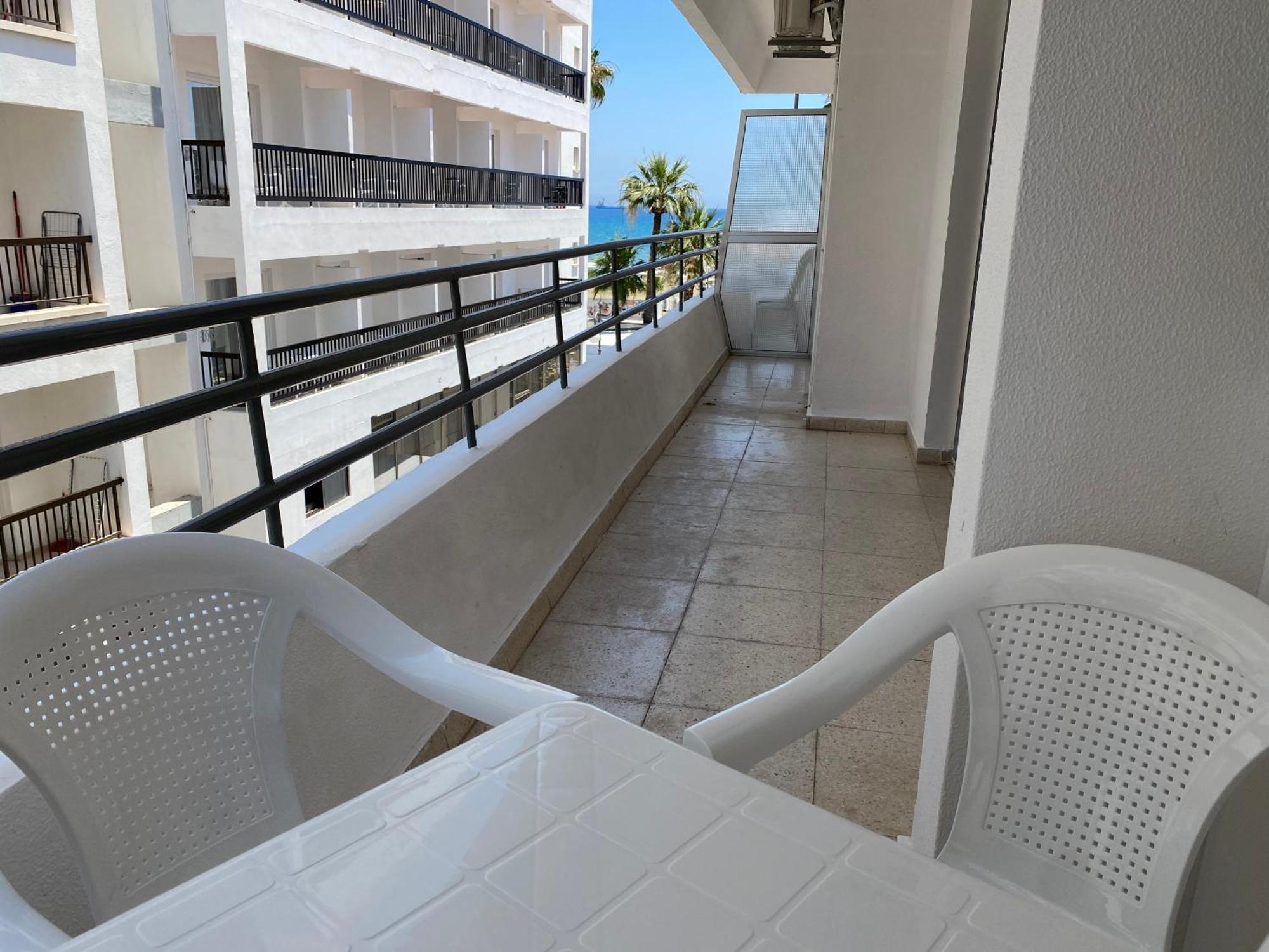 Larnaca Bay Suites エクステリア 写真